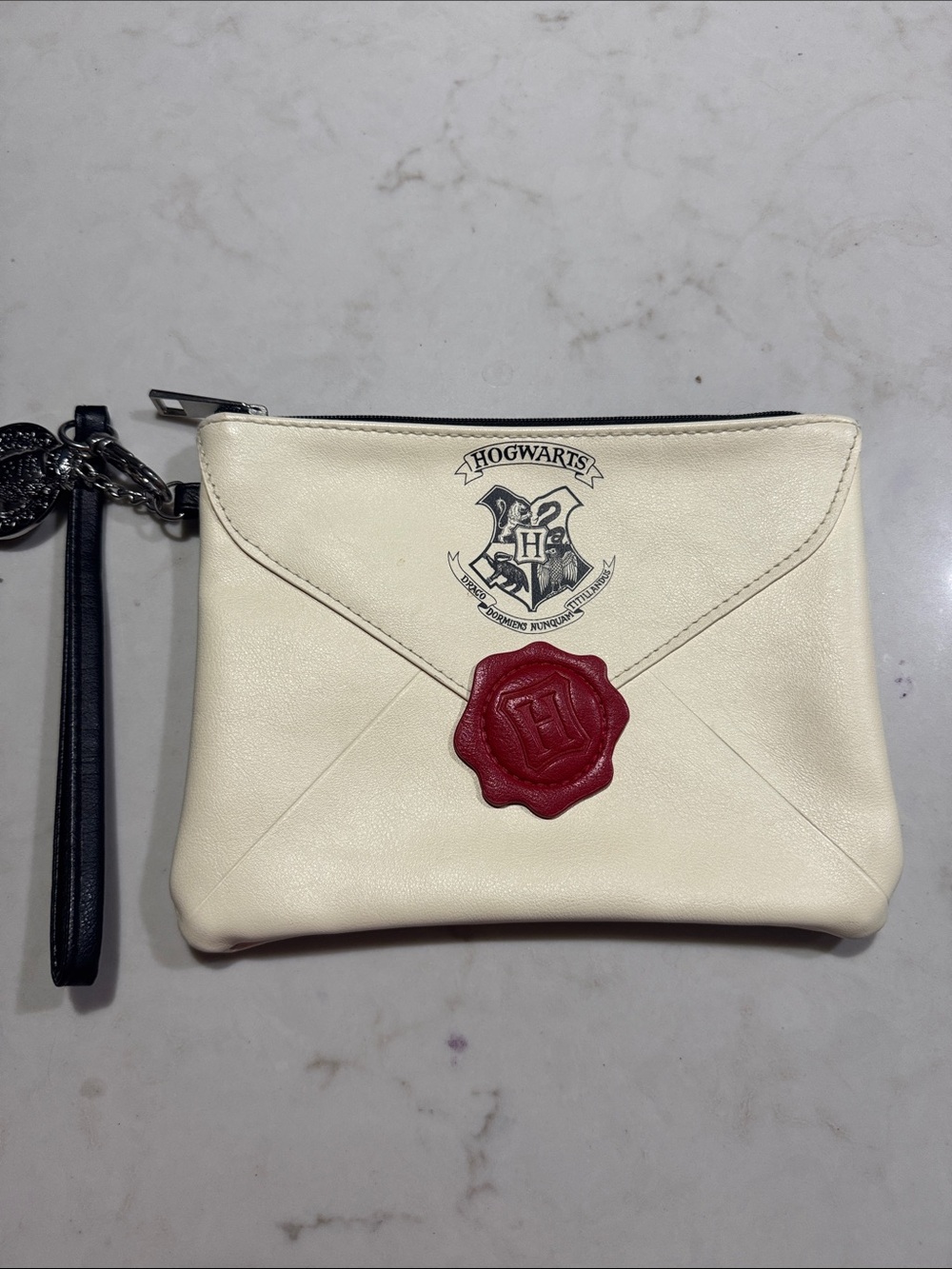 Harry PotterCrest Envelope Wristlet in Cream with Red Seal